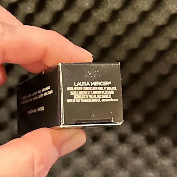 Laura Mercier Caviar Smoothing Matte Lipstick - Picture 8 of 10